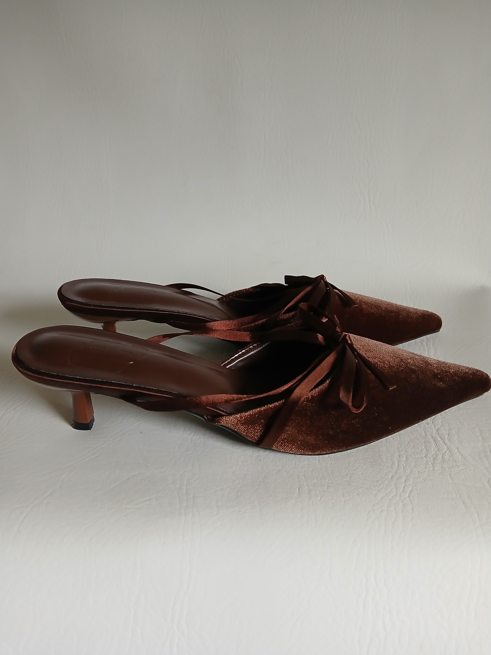 Women's CH Pointed Toe Brown Textured Fabric Mules Kitten Heels Sz8.5M - Picture 8 of 16